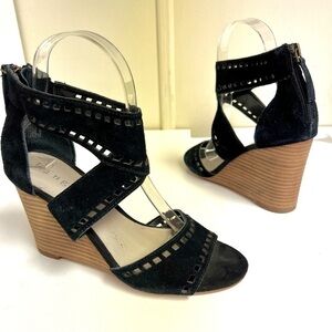 HINGE Tige En Cuir Black suede Boho Leather Open Toe wedged Sandal Heels size 6